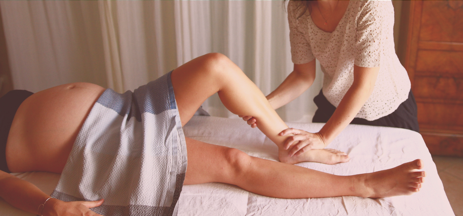 Massage prénatal postnatal Massage prénatal postnatal réalisé par une kinésithérapeute spécialisée en périnatalité.